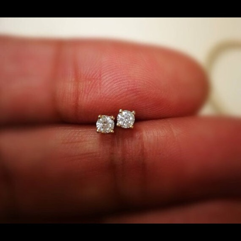 18k Yellow Gold Diamond Stud Earrings